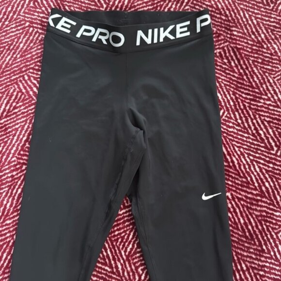Nike Pro Medium Black Cropped Legging - Picture 3 of 11